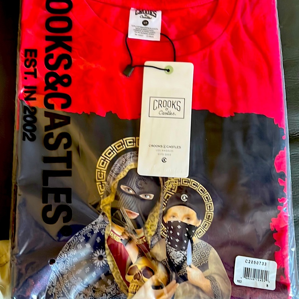 Brand new crooks and castles tshirt